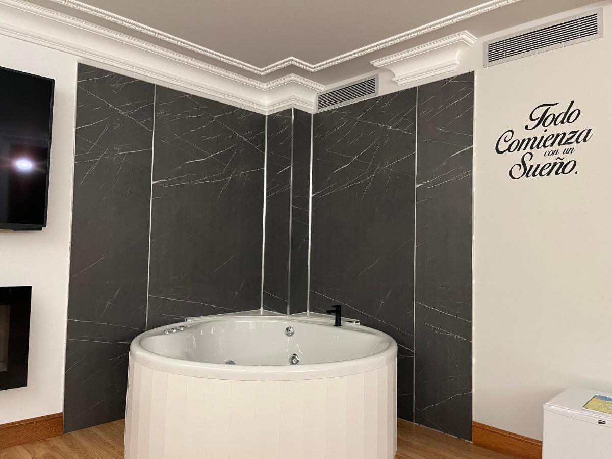 Deluxe Suite with Spa Bath,1498847596:JPEG